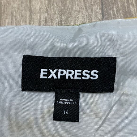 Womens Express Floral Ruffled High Waisted Asymmetrical Mini Skirt - Picture 3 of 5